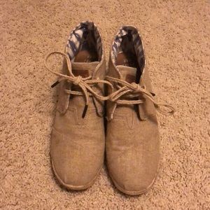 Tom’s Burlap Booties